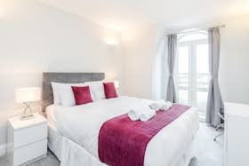 Квартира сдается в аренду за 4 200 £ в месяц в Staines, Clarence Street