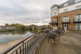 Apartment for rent for £4,851 per month in Staines, Clarence Street