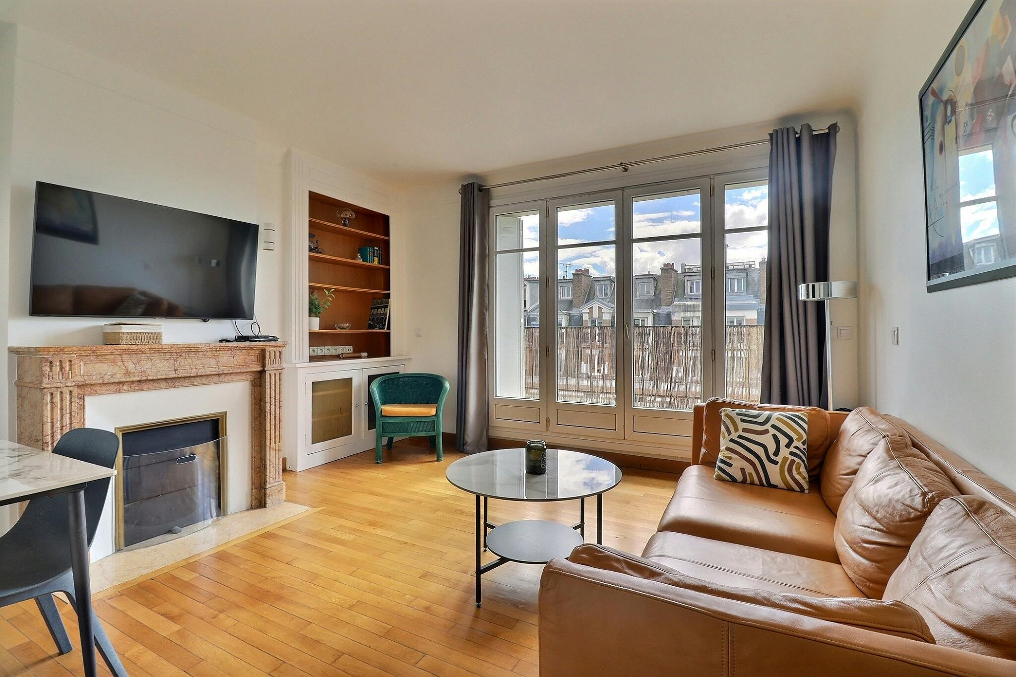 Rue de l'Amiral Cloué, Paris preview