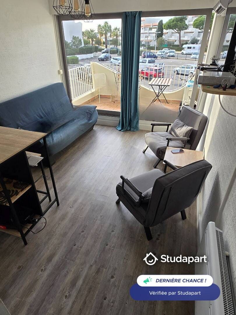 Apartment for rent for €450 per month in Le Grau-du-Roi, Avenue Jean Lasserre