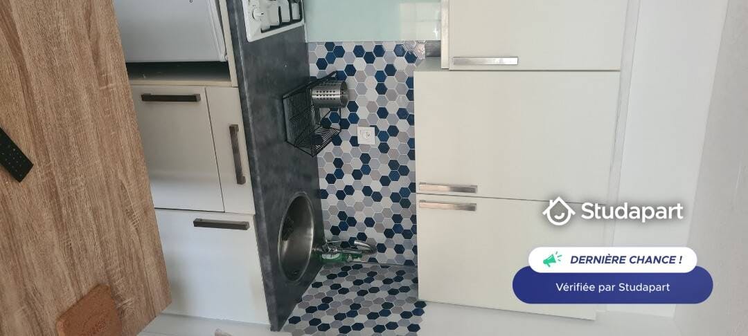 Apartment for rent for €495 per month in Le Grau-du-Roi, Avenue Jean Lasserre