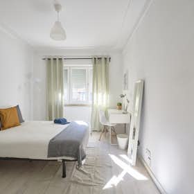 Private room for rent for €700 per month in Lisbon, Avenida de Roma