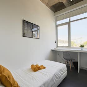 私人房间 正在以 €400 的月租出租，其位于 Lisbon, Rua Projectada