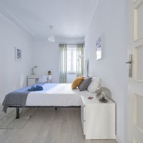 Private room for rent for €700 per month in Lisbon, Avenida de Roma