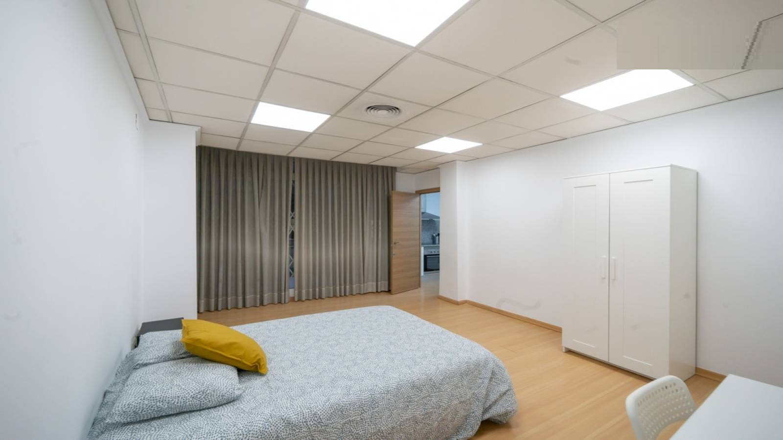 Private room for rent for €500 per month in Valencia, Carrer de Sant Vicent Màrtir