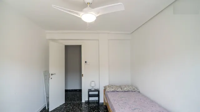 Private room in Carrer Germans Villalonga, Valencia (1400632) room image 1