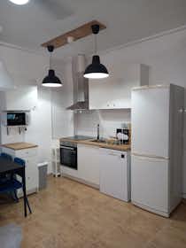 Mieszkanie do wynajęcia za 300 € miesięcznie w mieście Murcia, Calle Alba