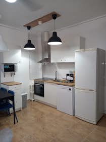 Квартира за оренду для 300 EUR на місяць у Murcia, Calle Alba