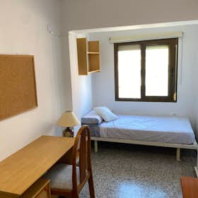 Private room for rent for €400 per month in Valencia, Avinguda Doctor Peset Aleixandre