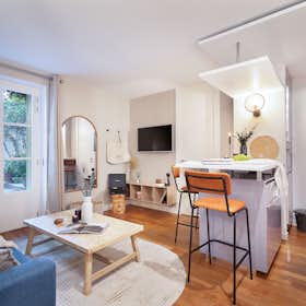 Apartment for rent for €4,374 per month in Paris, Rue de Grenelle