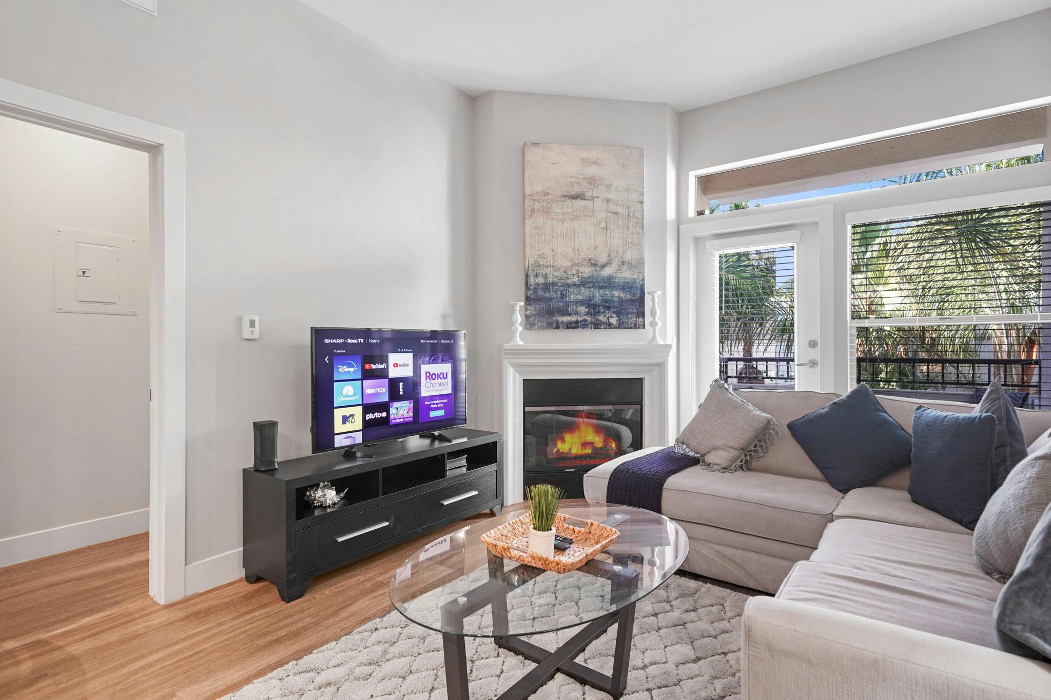 Квартира за оренду для $7,900 на місяць у Los Angeles, Tiverton Ave