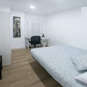Private room for rent for €275 per month in Valencia, Carrer Luis Lamarca