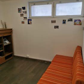 Apartment for rent for HUF 131,566 per month in Budapest, Napvirág utca