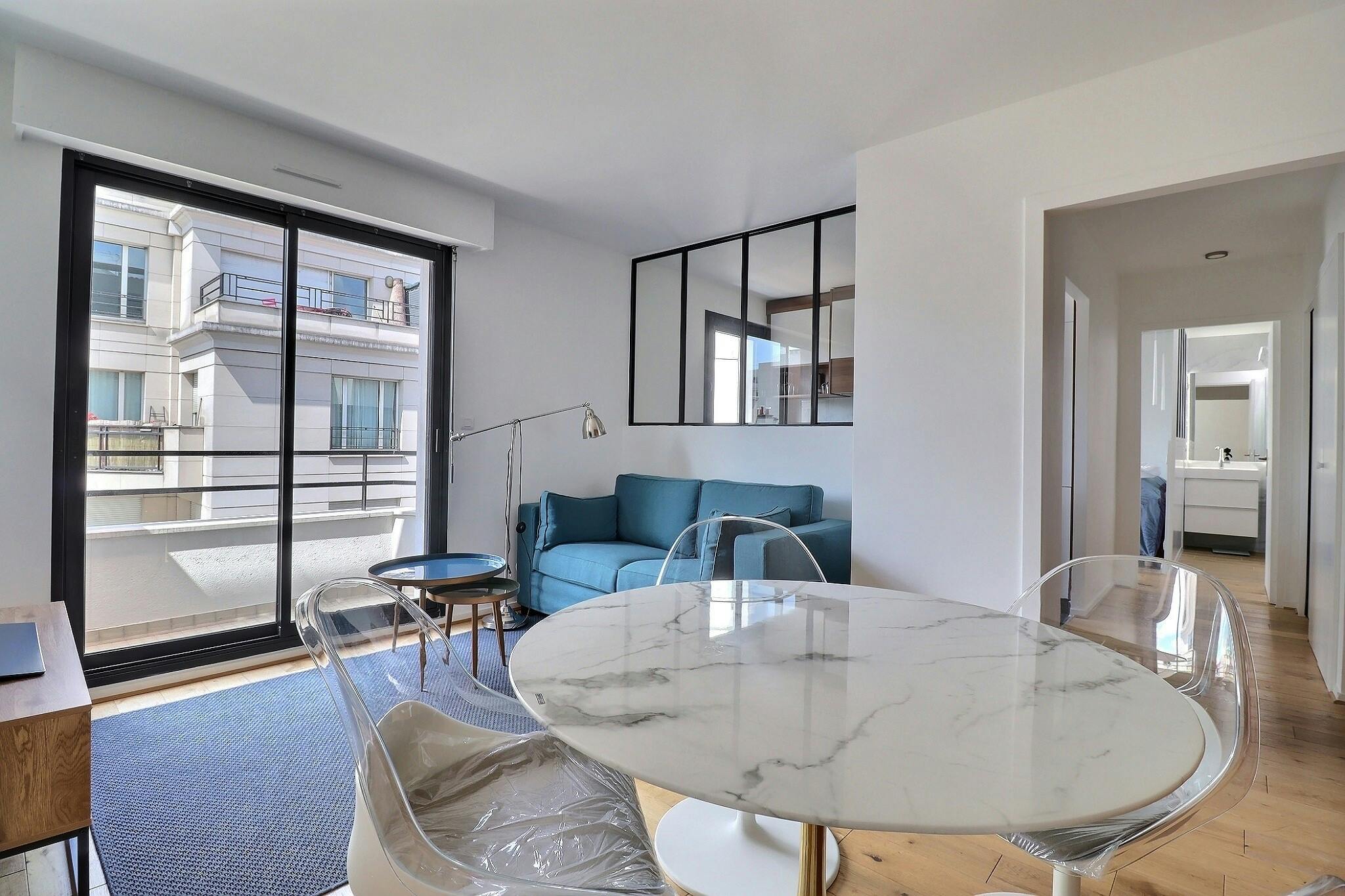 Apartment for rent for €1,960 per month in Levallois-Perret, Rue Jules Guesde
