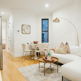 公寓 正在以 $5,381 的月租出租，其位于 New York City, 1st Ave
