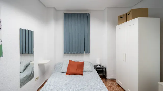 Private room in Carrer de Linares, Valencia (1401382) room image 2