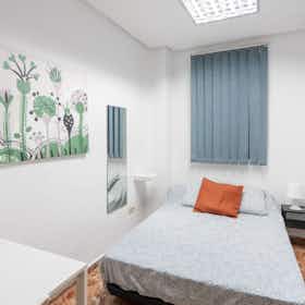 Private room for rent for €325 per month in Valencia, Carrer de Linares