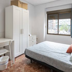 Private room for rent for €375 per month in Valencia, Carrer de Linares