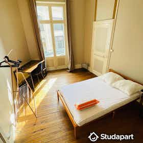Отдельная комната сдается в аренду за 440 € в месяц в Bourges, Place Planchat