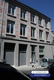 Apartment for rent for €380 per month in Saint-Étienne, Rue Claude Delaroa