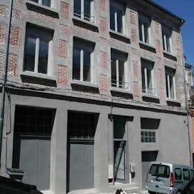 Appartamento in affitto a 380 € al mese a Saint-Étienne, Rue Claude Delaroa