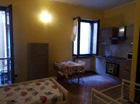 Studio for rent for €400 per month in Cremona, Via Domenico Bordigallo