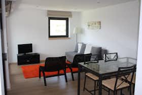 Apartment for rent for €1,200 per month in Nelas, Rua Dr. José Mesquita
