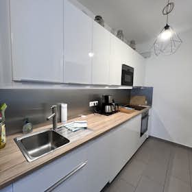 Apartment for rent for €2,350 per month in Vienna, Franzensgasse