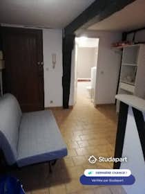 Apartment for rent for €420 per month in Rouen, Rue de Fontenelle