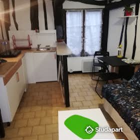 Apartment for rent for €405 per month in Rouen, Rue de Fontenelle