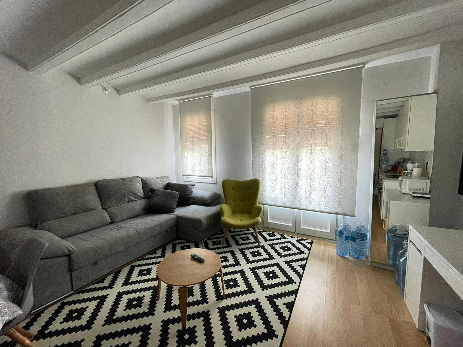 Studio for rent for €1,250 per month in Barcelona, Carrer d'en Robador