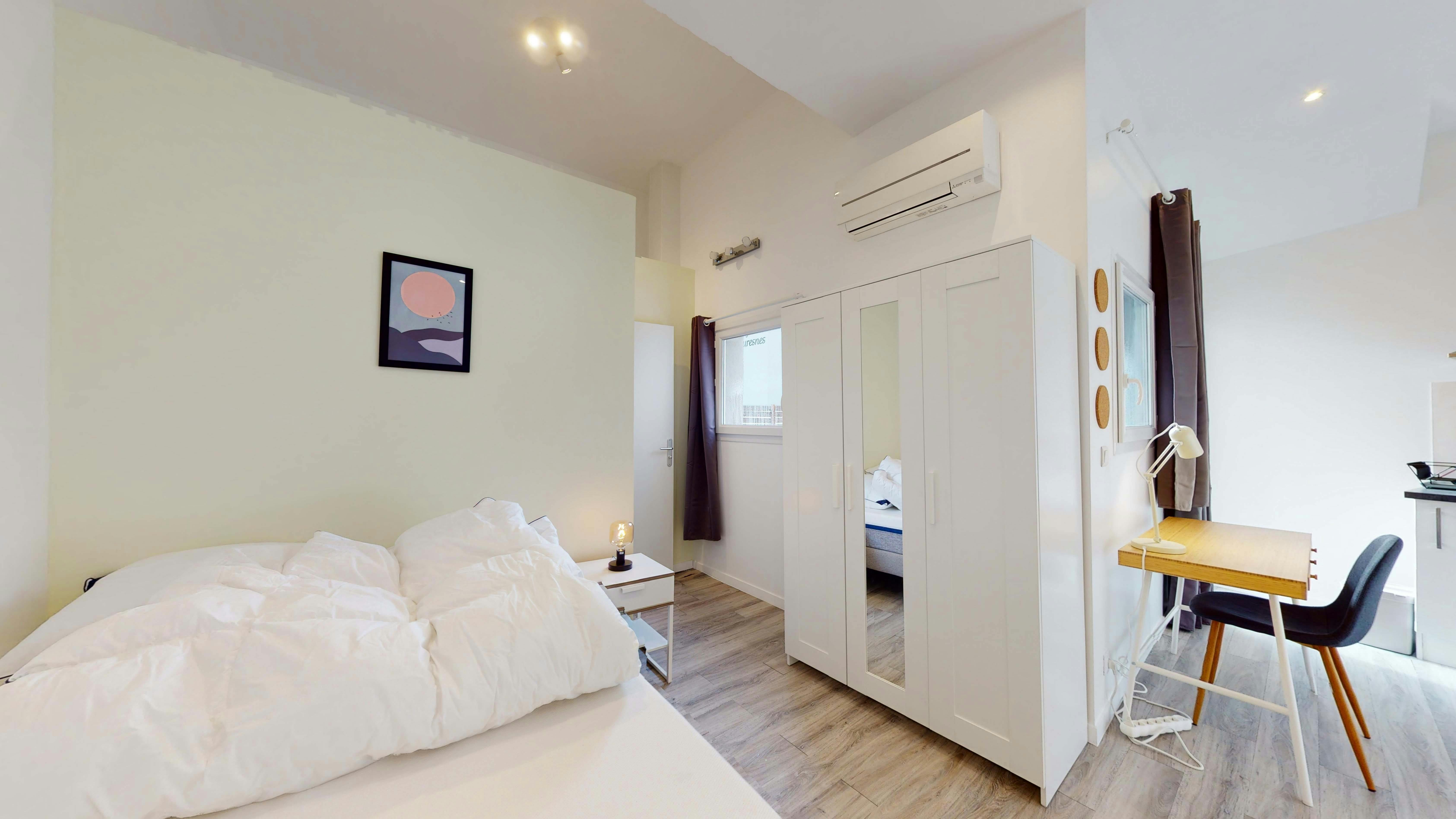 Apartment Suresnes, 1 bed, 19m² — photo 6