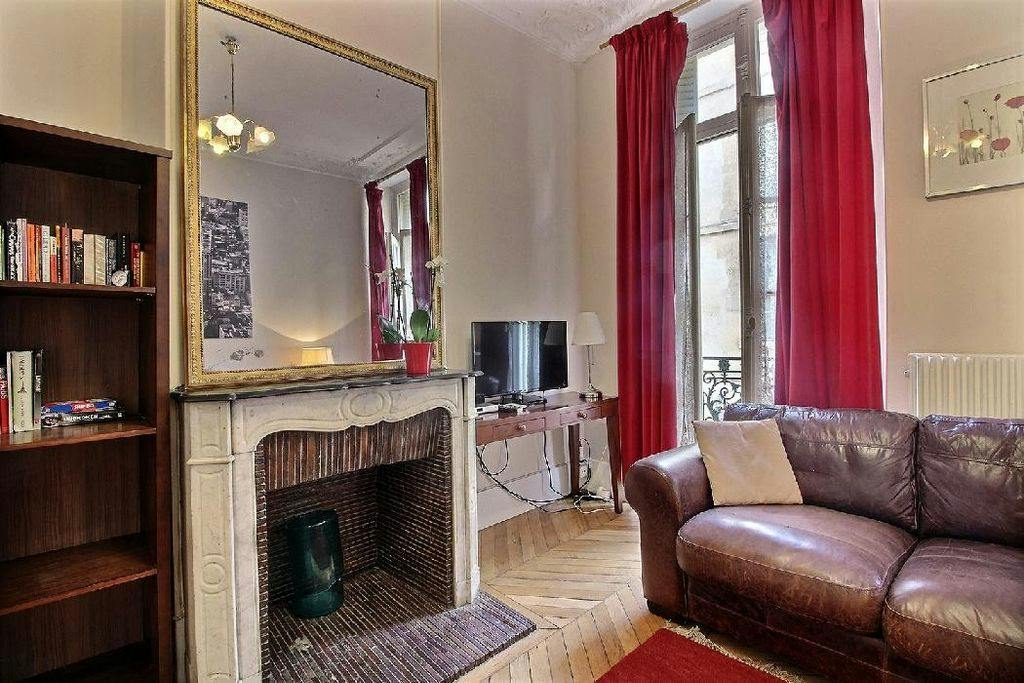 Shared room for rent on Rue de Sévigné, Paris - Plus