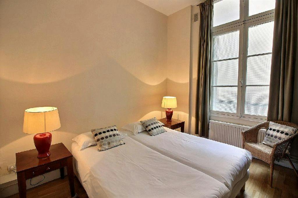 Shared room for rent on Rue de Sévigné, Paris - Vue 3