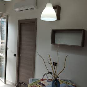 Apartment for rent for €1,500 per month in Milan, Via Benevento