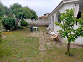 Будинок за оренду для 500 EUR на місяць у Anzio, Via Italo Svevo
