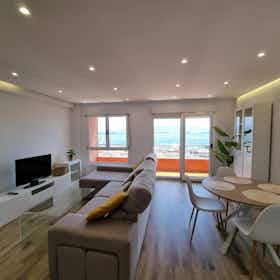 Apartment for rent for €2,048 per month in Santander, Calle Macías Picavea