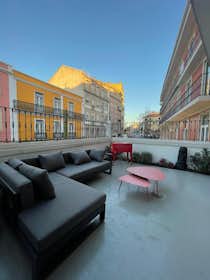 Apartment for rent for €1,800 per month in Lisbon, Rua Angelina Vidal