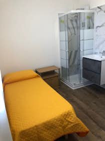 Privé kamer te huur voor € 370 per maand in Ferrara, Via Pomposa
