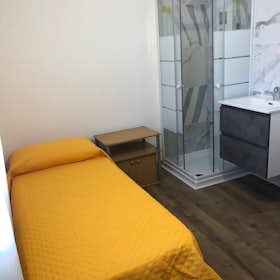 Приватна кімната за оренду для 370 EUR на місяць у Ferrara, Via Pomposa