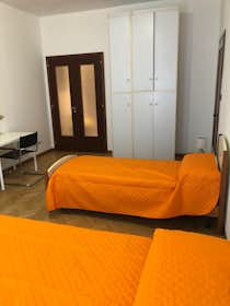Delat rum att hyra för 220 € i månaden i Ferrara, Via Pomposa