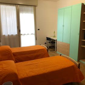 Delat rum att hyra för 220 € i månaden i Ferrara, Via Pomposa