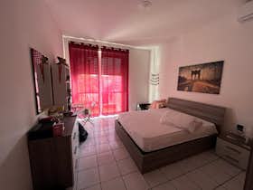 Private room for rent for €550 per month in Paderno Dugnano, Via Monte Sabotino