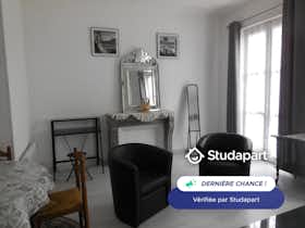 Apartment for rent for €600 per month in Blois, Rue du Commerce