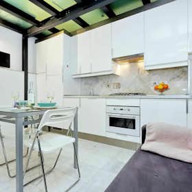 Studio for rent for €2,500 per month in Rome, Via dei Coronari
