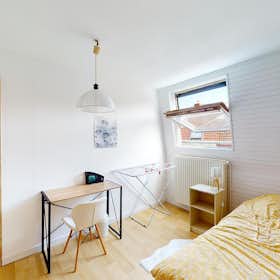 Private room for rent for €450 per month in Roubaix, Rue de Denain