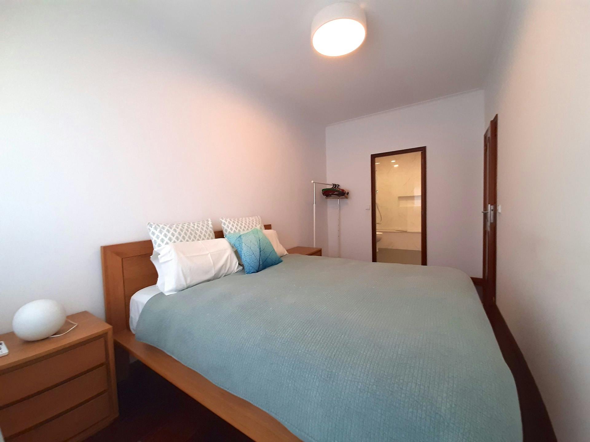 Rua de Martim Moniz, Porto preview