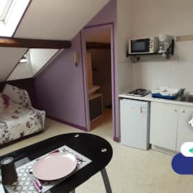 Apartment for rent for €390 per month in Reims, Avenue Jean Jaurès