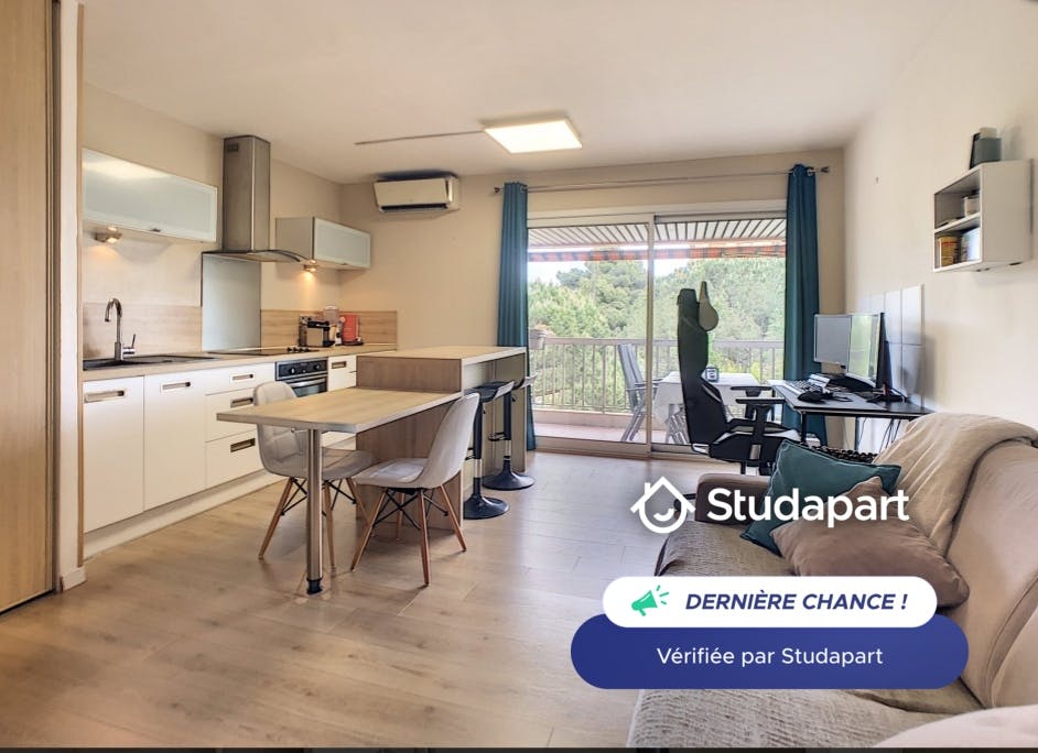 Apartment for rent for €980 per month in Cannes, Avenue de Grasse