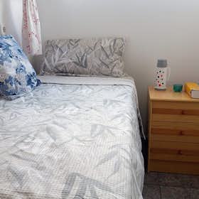 Private room for rent for €400 per month in Barcelona, Passatge de Ca n'Oliva
